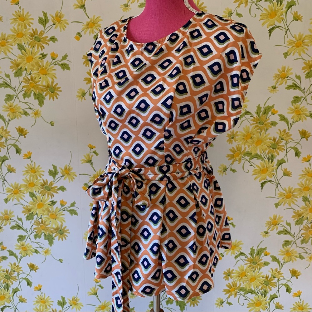 Tie waist  pattern top size M